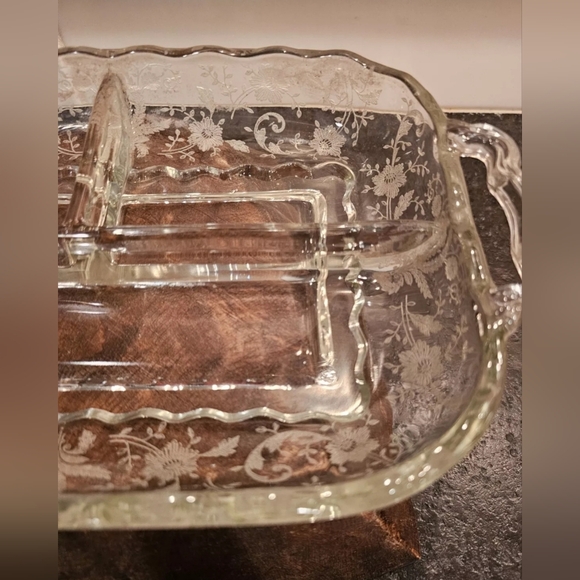 Vintage viking glass etched and handled with 3 divided sections serving piece - Picture 3 of 6